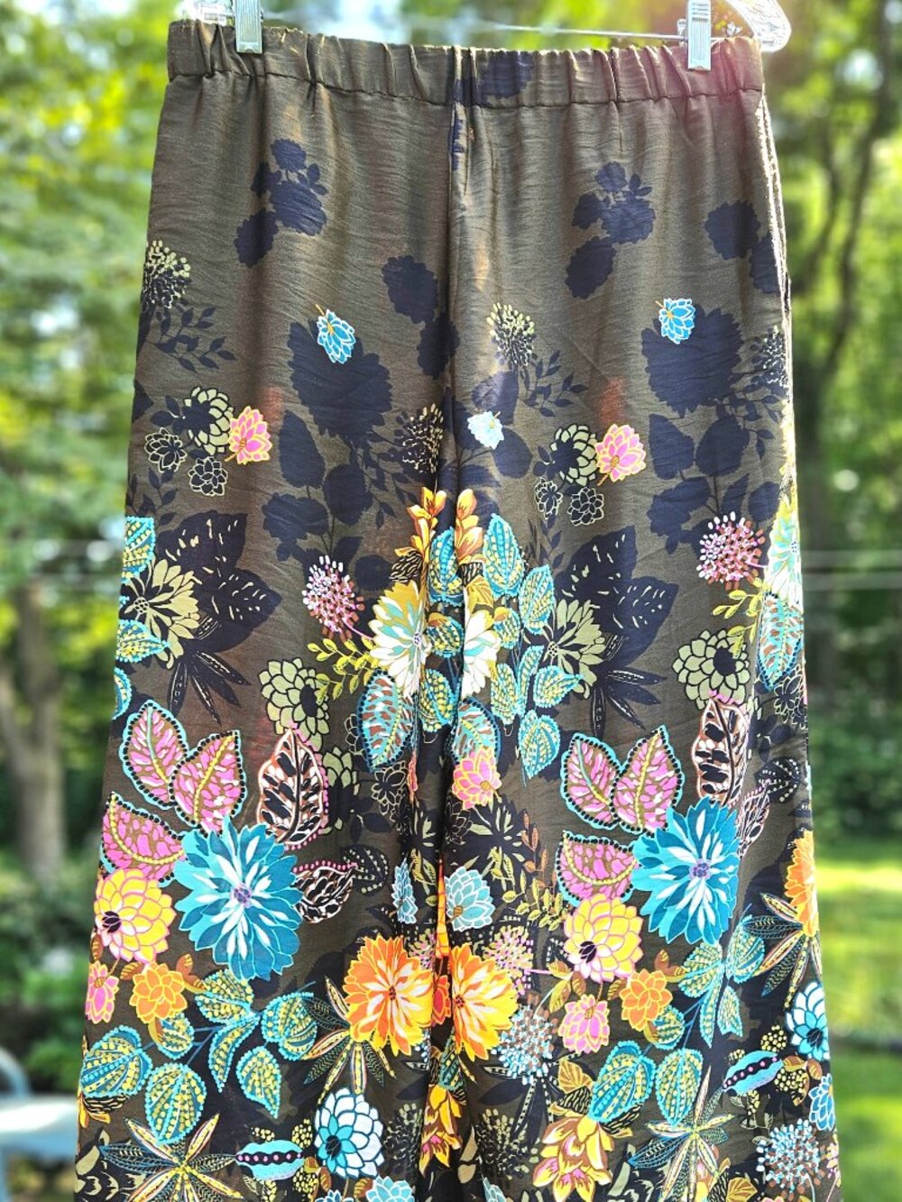 *RARE* Loft floral olive background flowy pants size M NWOT